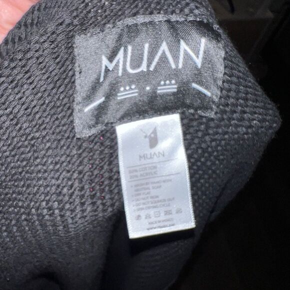 Beautiful pancho style thick sweater w arm holes by MUAN - Picture 5 of 7